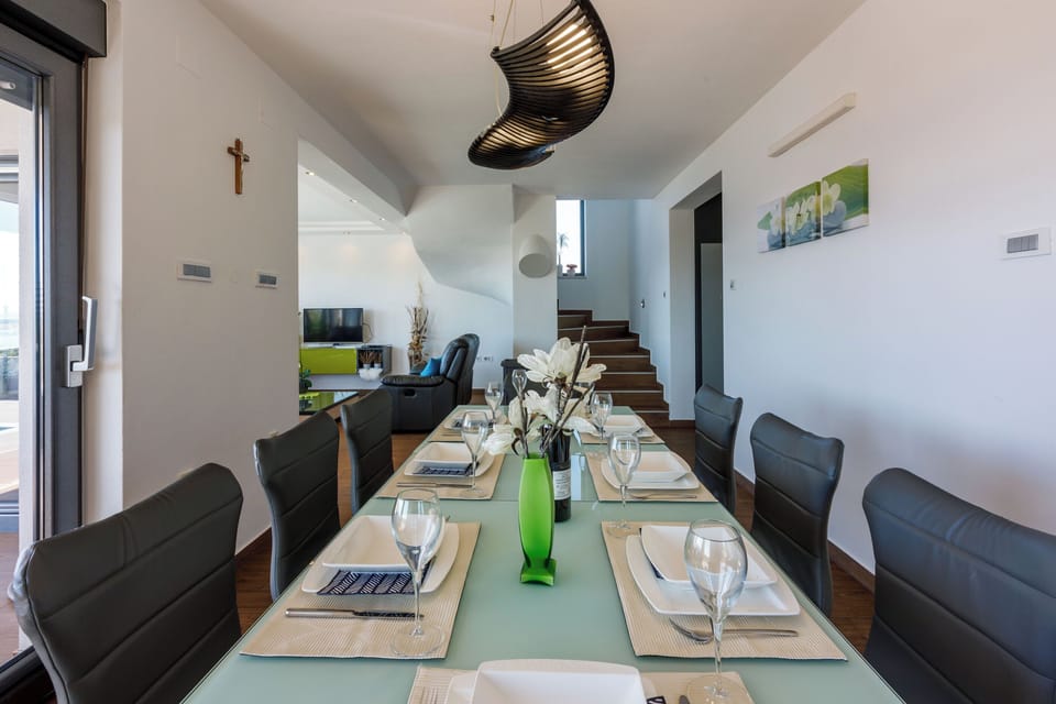 Villa | Dining