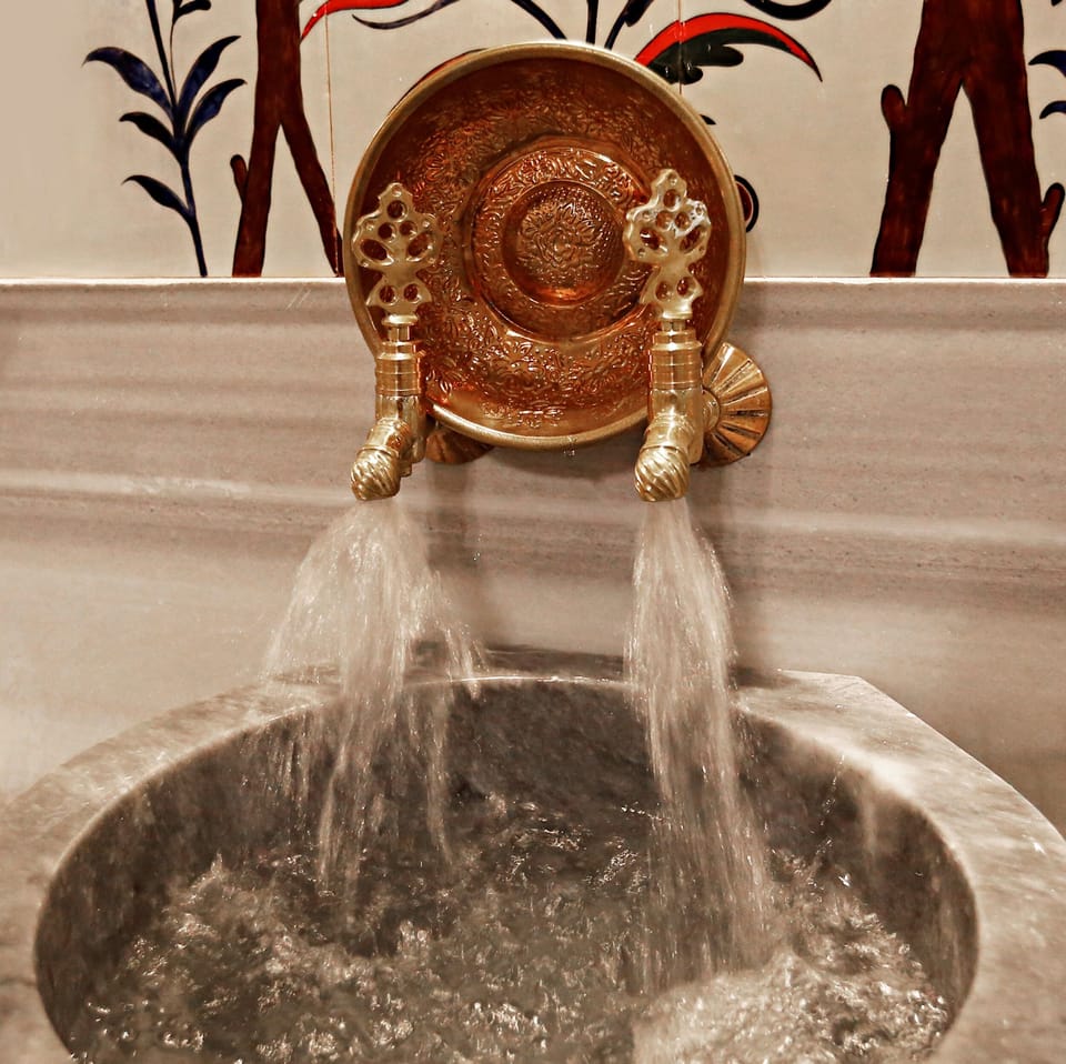Couples treatment rooms, sauna, hot tub, steam room