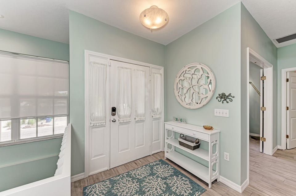 Sand Dollar Dream Property Entryway
