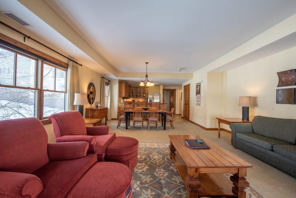 Condo, 2 Bedrooms | Living area