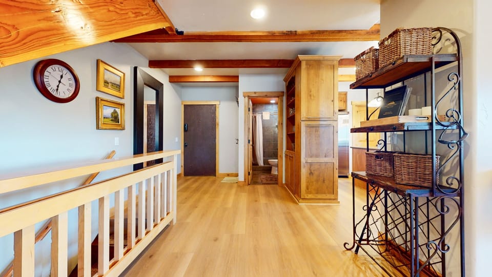 Condo, 5 Bedrooms | Private kitchen | Fridge, microwave, oven, dishwasher
