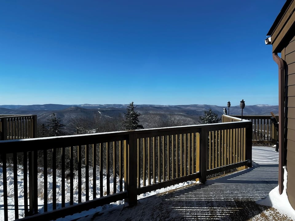 Elevation Vacation Rentals - The Yeti's Den at Land's End (7)