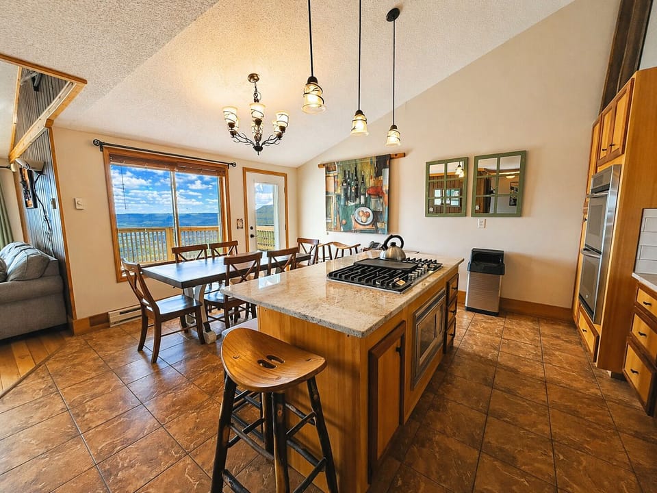 Elevation Vacation Rentals - The Yeti's Den at Land's End