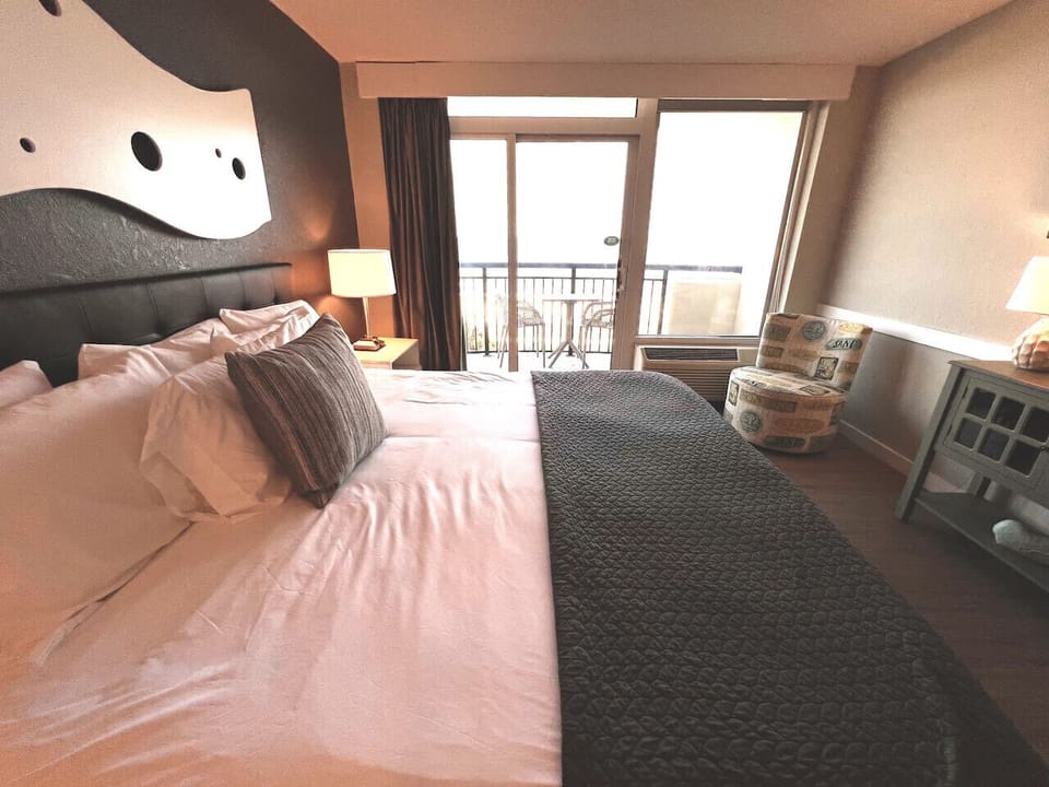 UPDATED OCEANFRONT BEDROOM.
