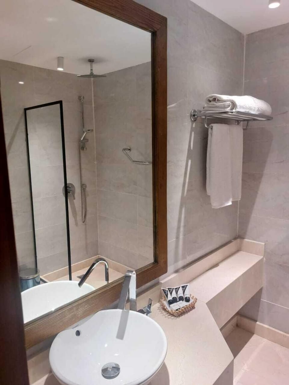 Suite Lagoon Bungalow | Bathroom | Deep soaking tub, rainfall showerhead, hair dryer, towels