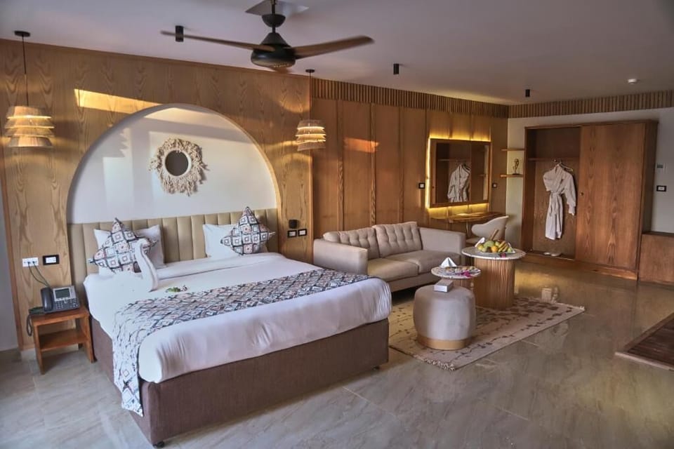 HoneyMoon Bungalow | Premium bedding, minibar, in-room safe, desk
