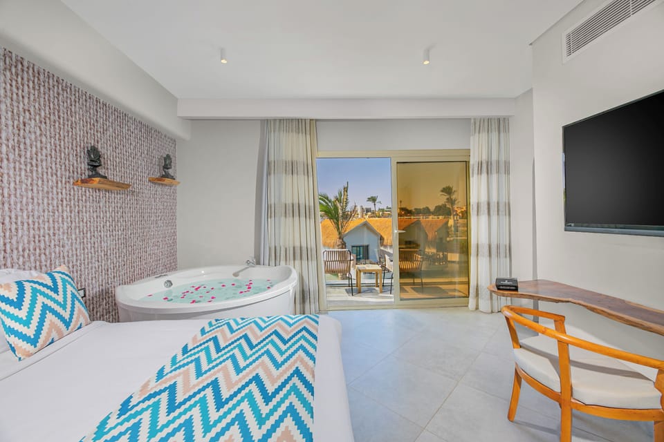 Villa Room Jacuzzi | Premium bedding, minibar, in-room safe, desk