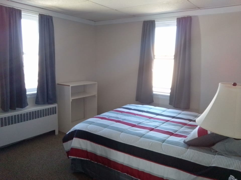 Queen Size Bedroom