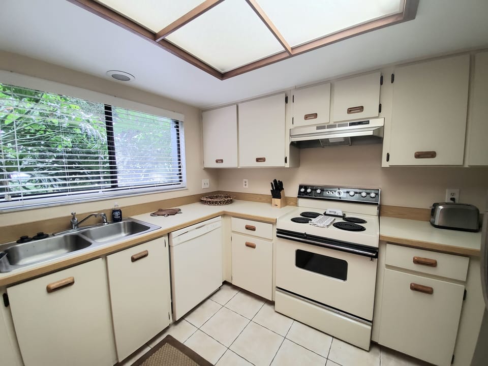 Full Kitchen 
