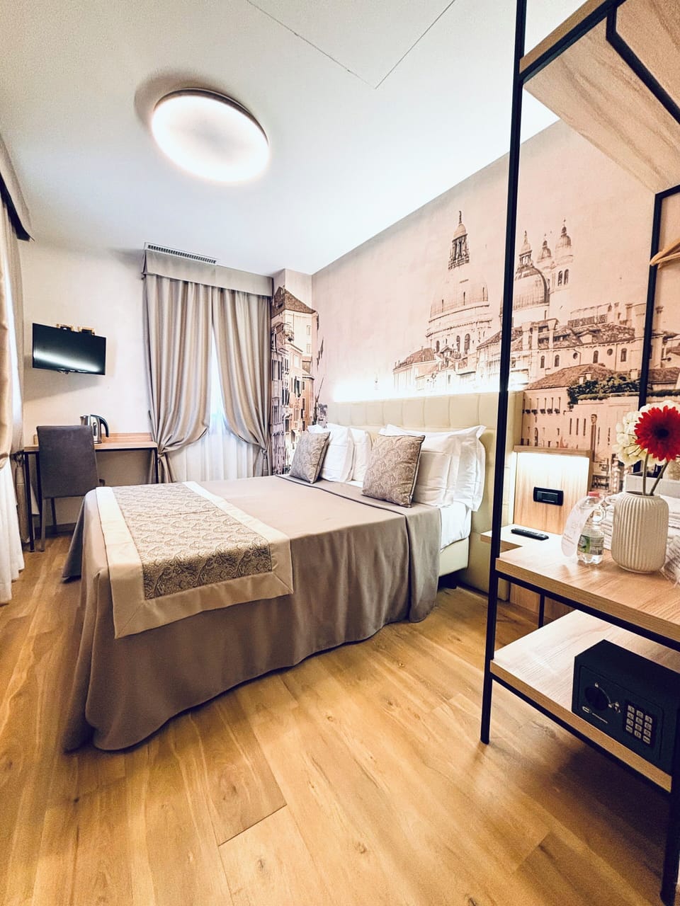 Superior Double or Twin Room | Minibar, in-room safe, desk, soundproofing