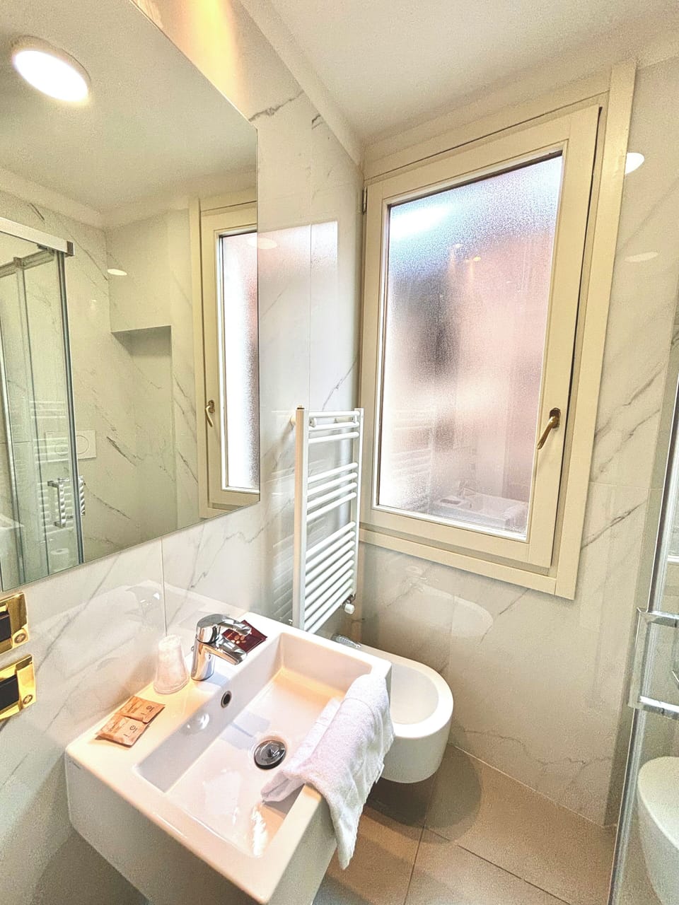 Superior Double or Twin Room, Terrace | Bathroom | Free toiletries, hair dryer, bidet, towels