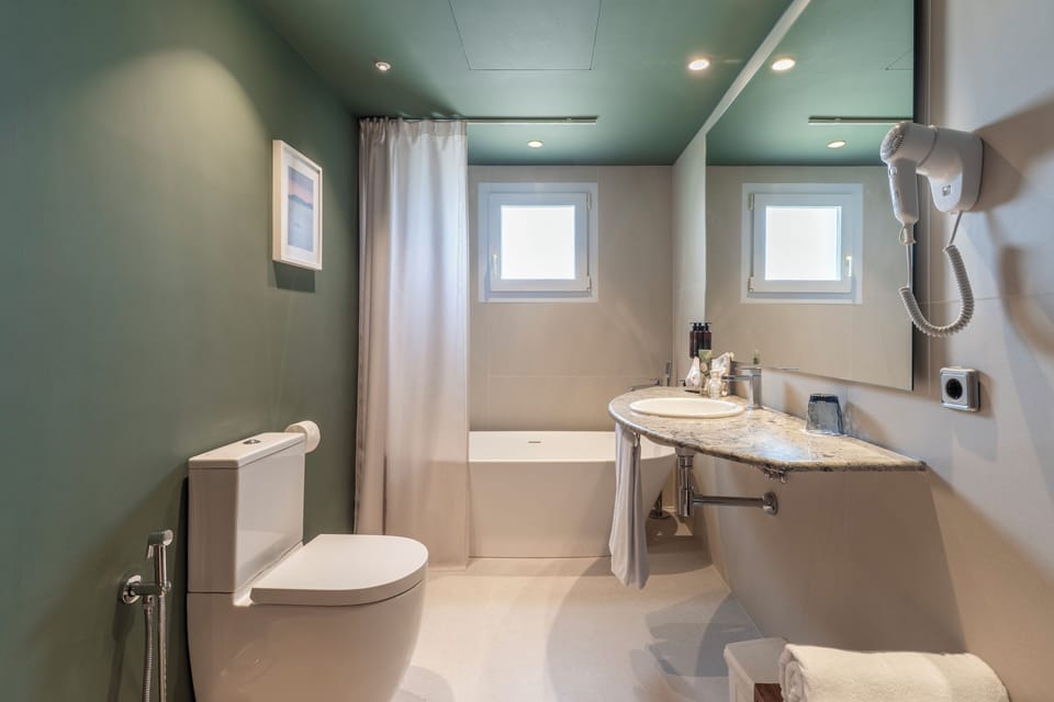 Deep soaking tub, free toiletries, hair dryer, bidet