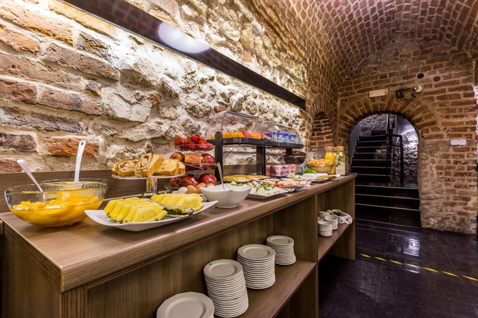 Daily buffet breakfast (PLN 60 per person)