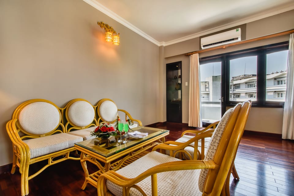 Deluxe Suite (Special) | Minibar, in-room safe, desk, laptop workspace