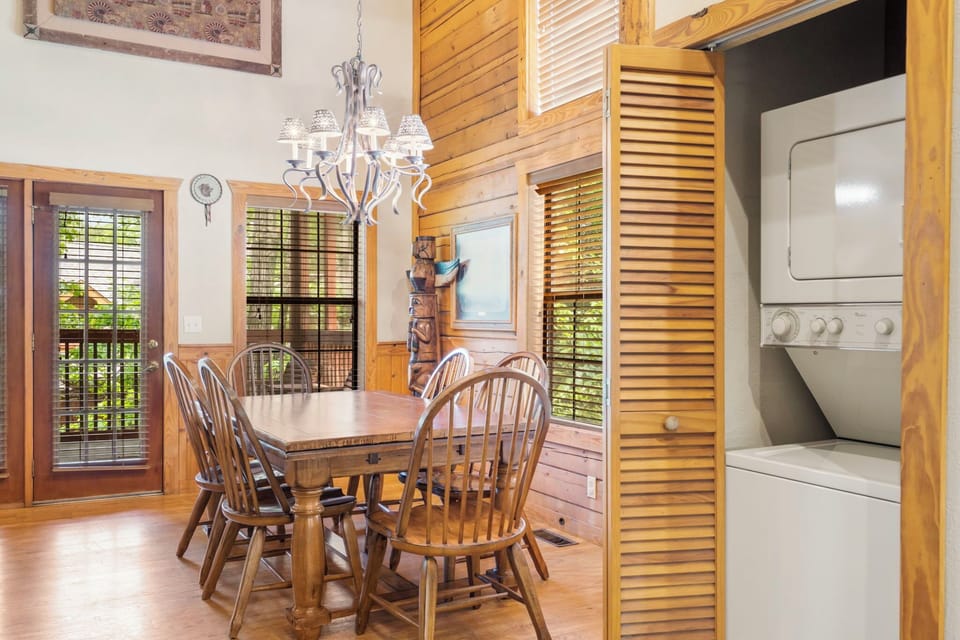Cabin 250 Dining Room with Deck Access