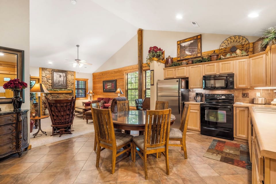 Open Floor Plan- Full Kitchen, Dining and Living Areas