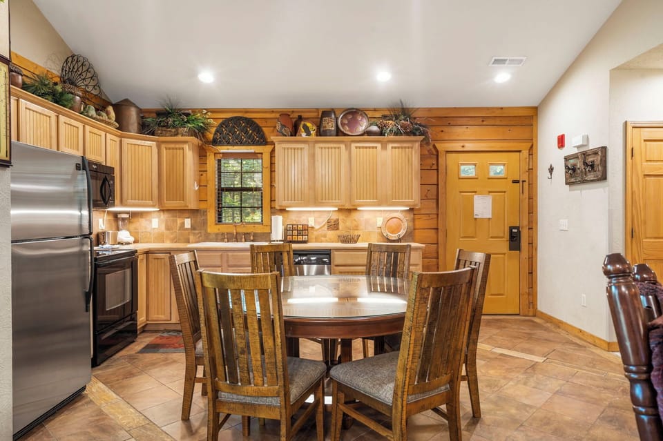 Full Kitchen and Dining Area
