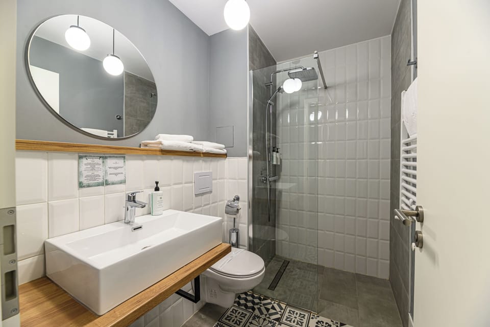 Standard Double Room | Bathroom | Shower, hair dryer, slippers, towels