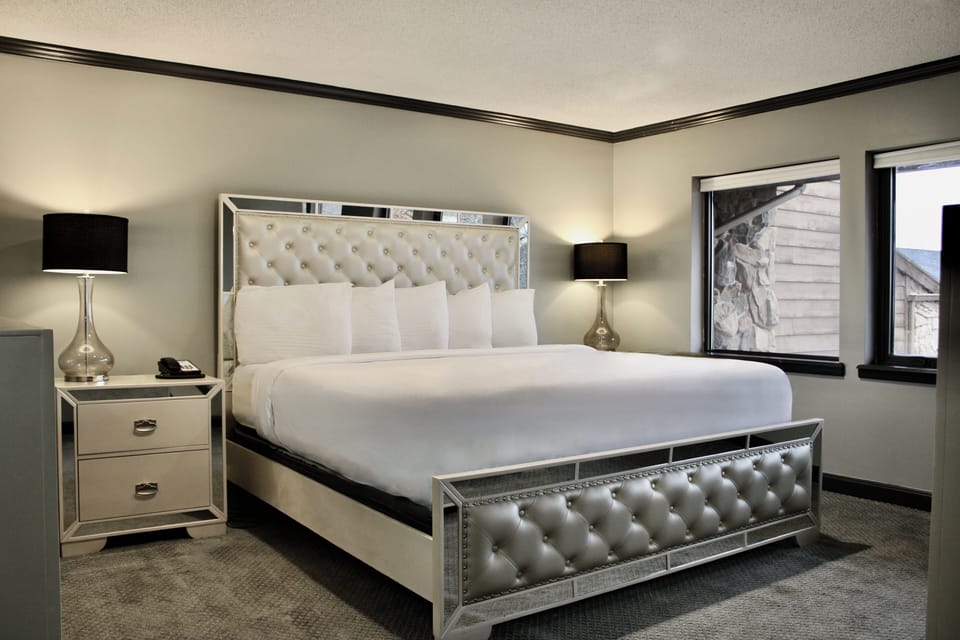 Family Studio Suite | Premium bedding, pillowtop beds, blackout drapes, iron/ironing board