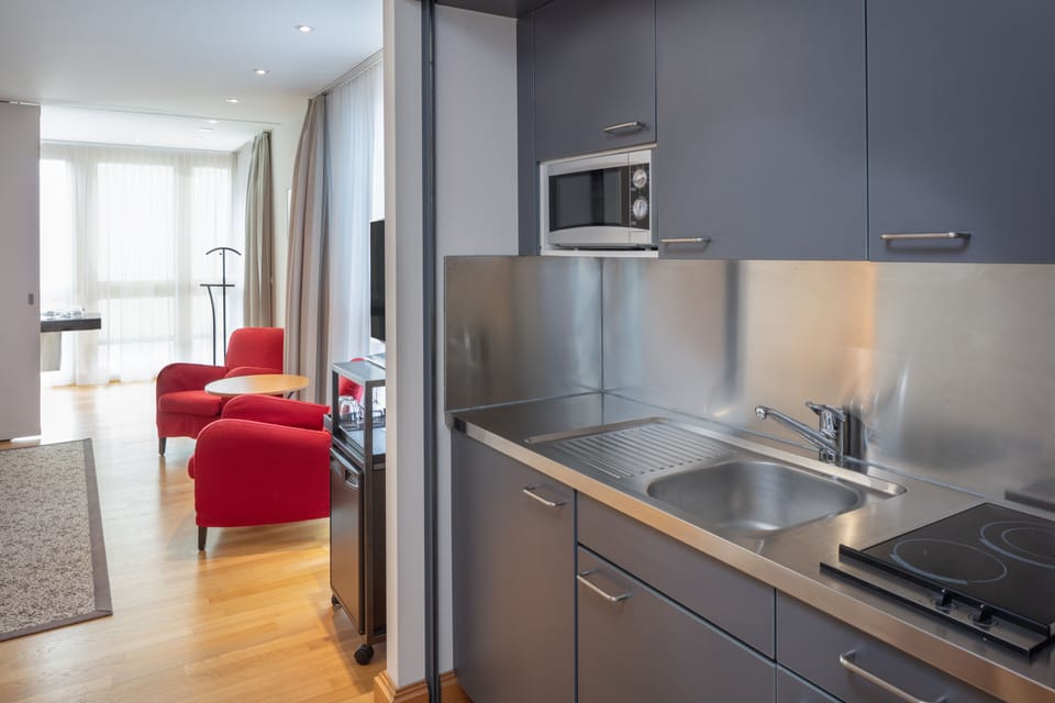 Comfort Studio | Private kitchenette | Coffee/tea maker, electric kettle