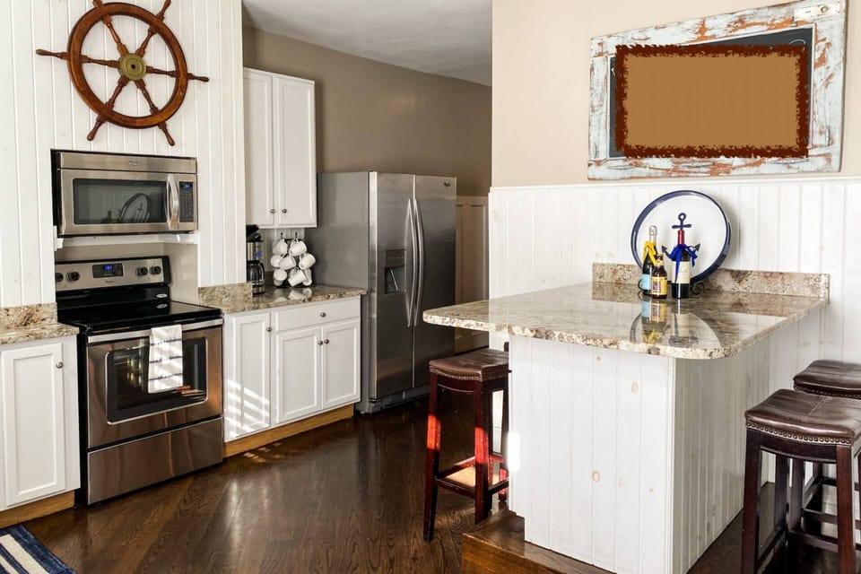 Full gourmet kitchen and seating for 4