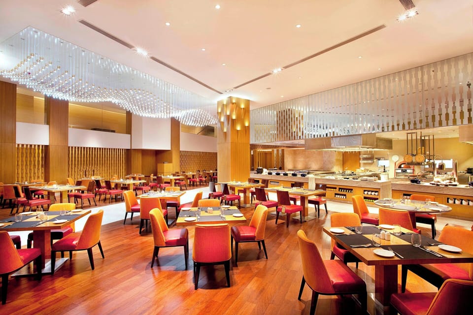 2 restaurants; breakfast, lunch, dinner, and brunch served