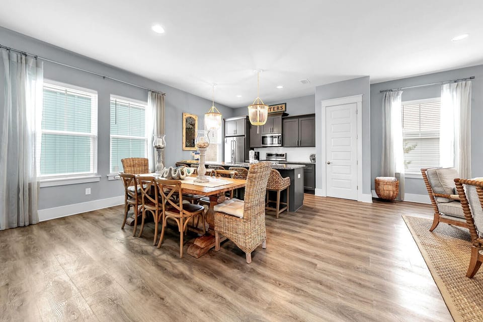 Dining to kitchen view