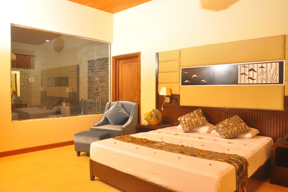 Superior Suite, 1 King Bed, Non Smoking, Lake View | Premium bedding, minibar, desk, blackout drapes