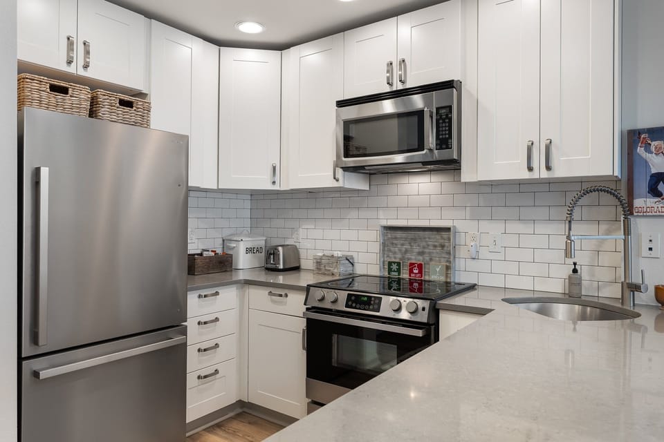 Brand new fully equipped kitchen.