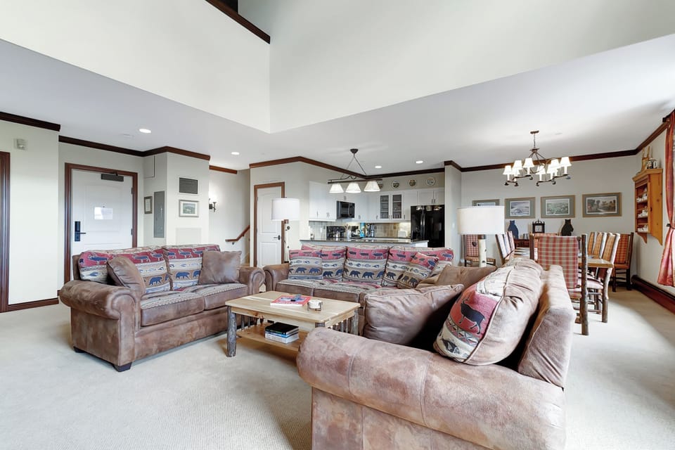 - Spacious open living room with plush lodge-style seating   - Mountain-inspired design with warm tones and cabin comfort   - Perfect for relaxing evenings after skiing Stratton Mountain