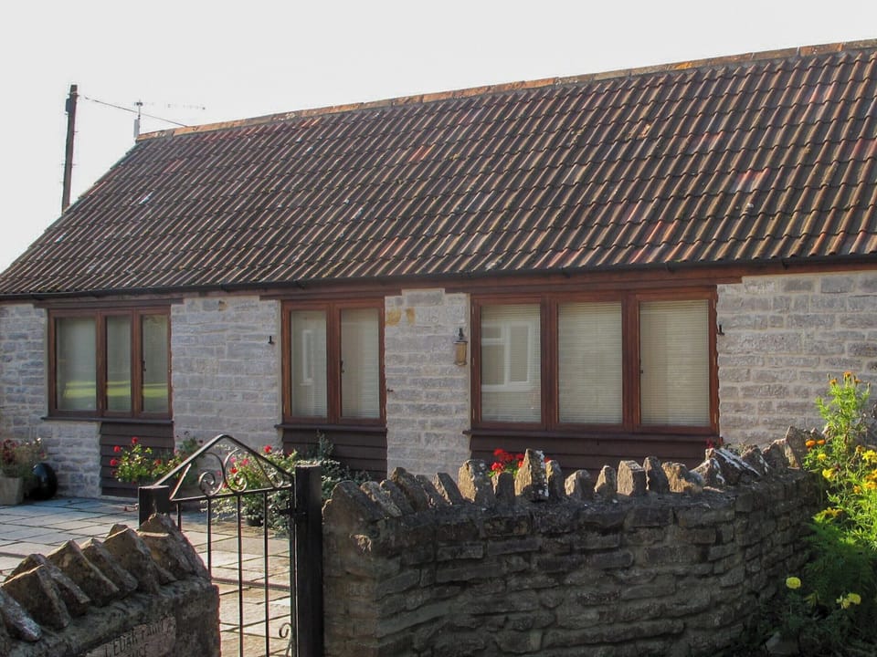 Double bedroom | Cedar Barn, Lovington, near Somerton