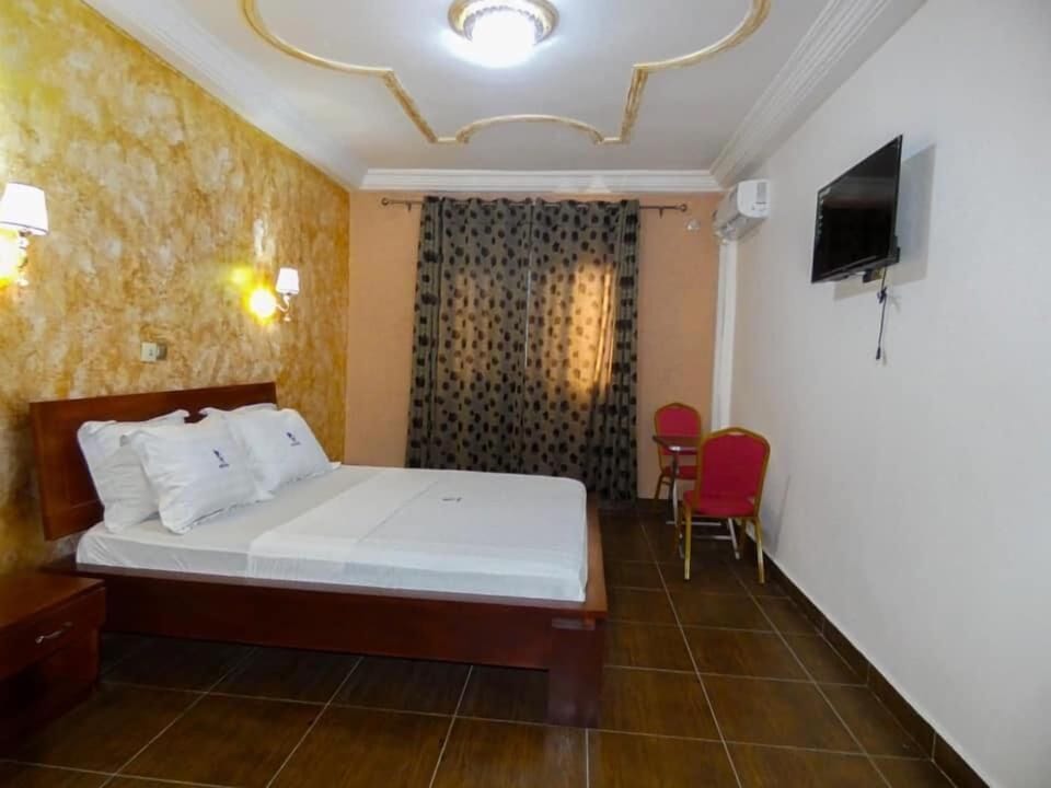 Double Room | Individually furnished, desk, blackout drapes, free WiFi