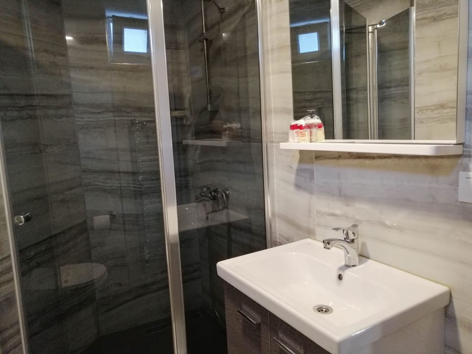 Shower, free toiletries, hair dryer, slippers