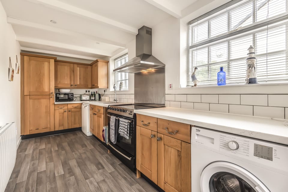 Cottage | Private kitchen | Fridge, microwave, oven, stovetop