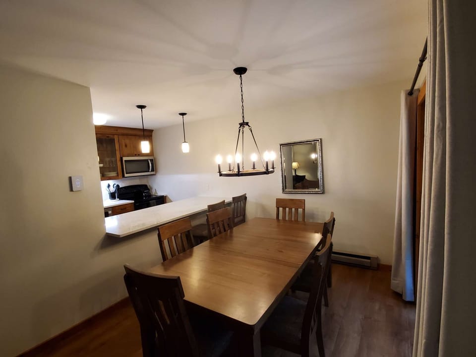 Dining area for 6
