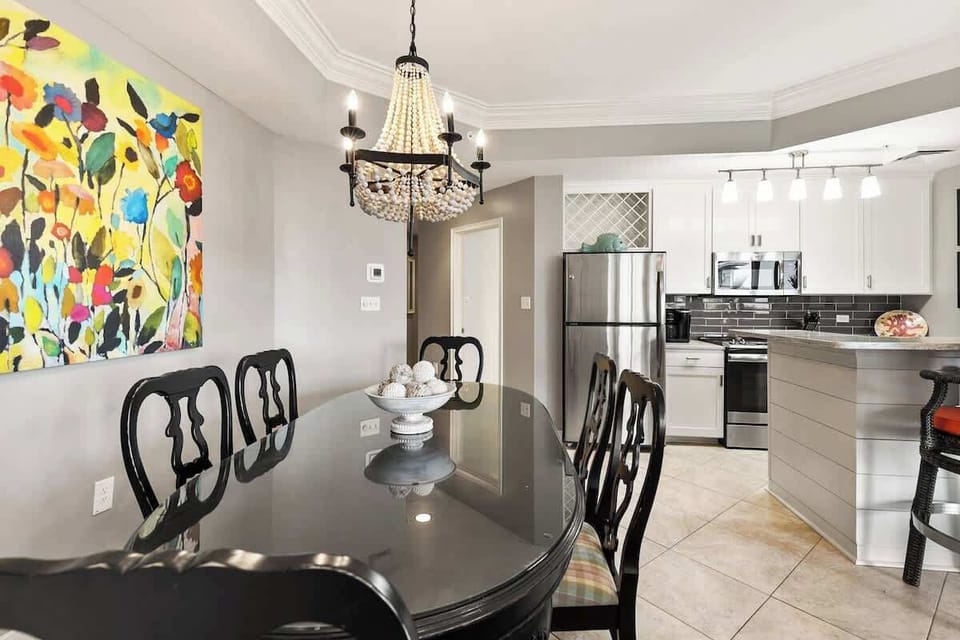 Dining Area to Kitchen