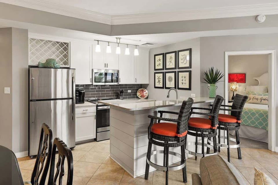 Kitchen with Breakfast Bar Seats 3