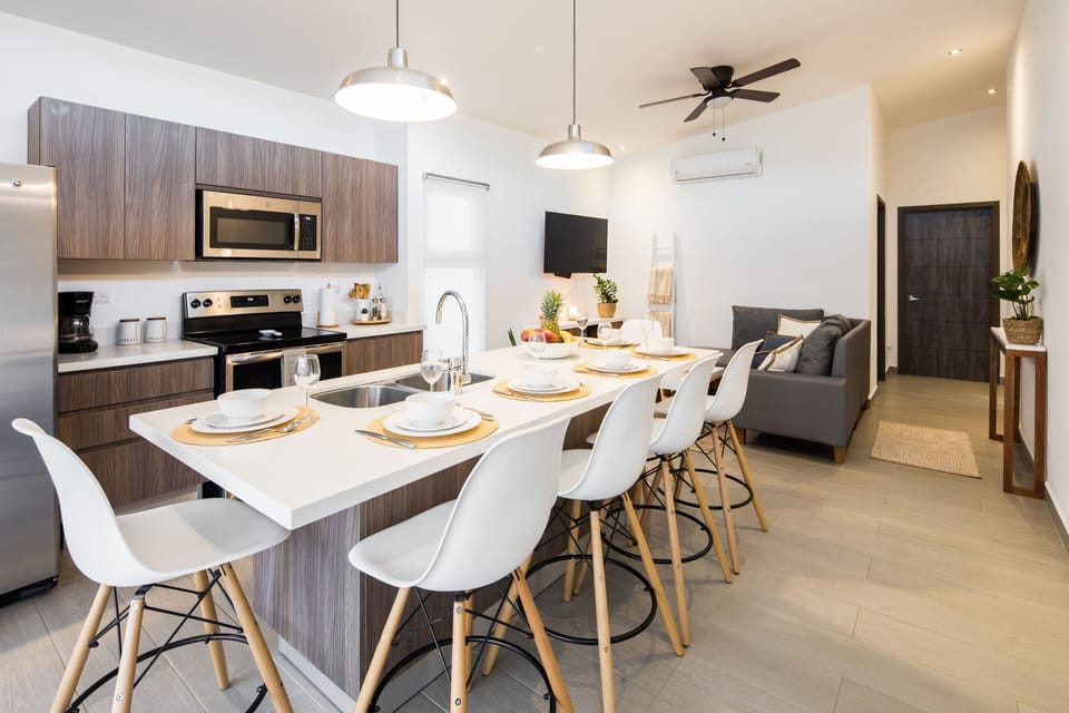 Fully equipped kitchen with beautiful white quarts countertops.