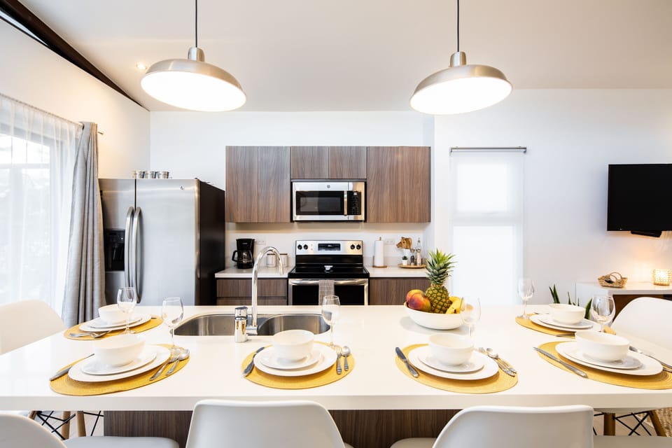Six person dining area.
