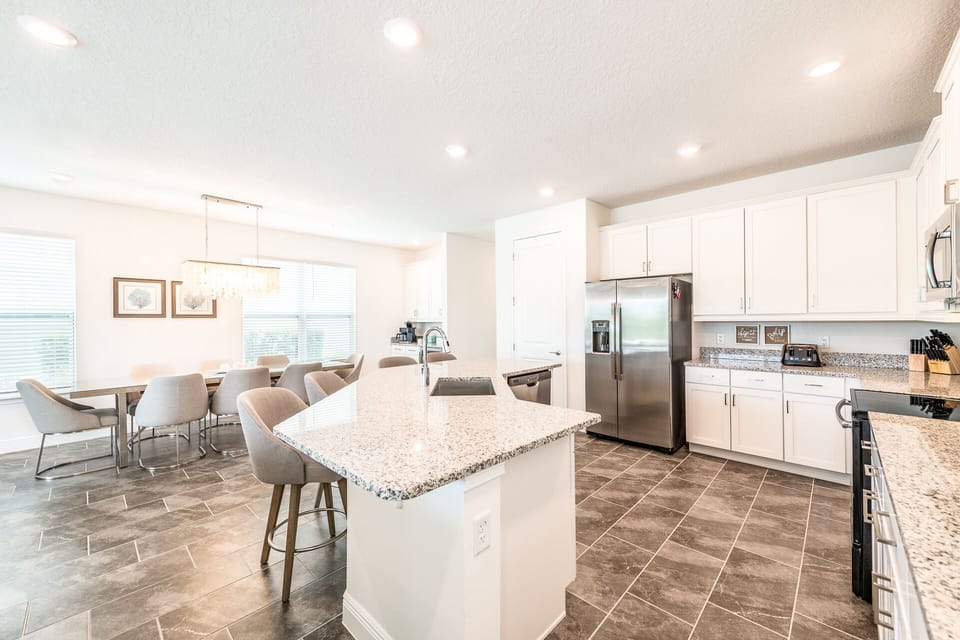 Kitchen Island seats 4