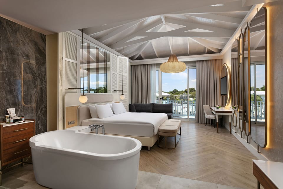 Maldive House (Swim Up) | Free minibar, in-room safe, desk, laptop workspace