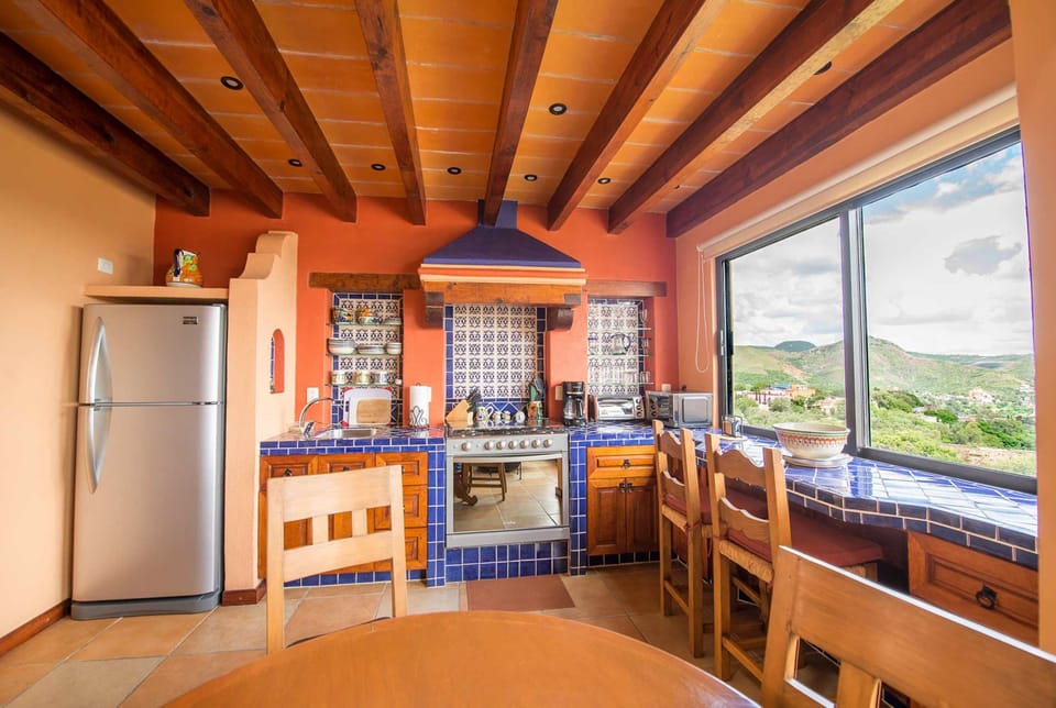 Santa Ana | Private kitchen | Shared fridge, microwave