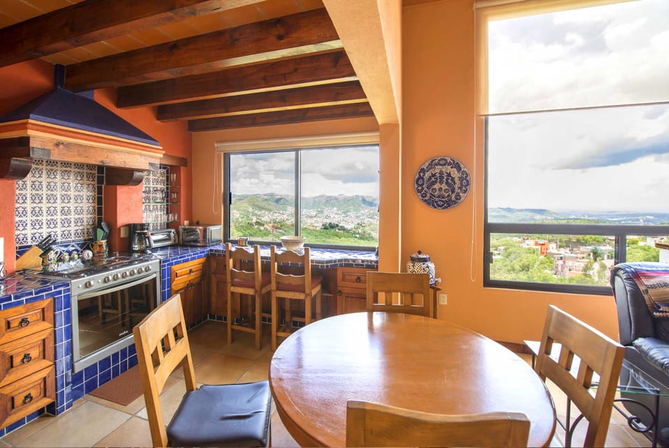 Santa Ana | Private kitchen | Shared fridge, microwave
