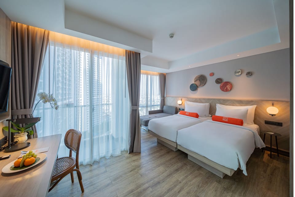 Room (Harris, Twin Bed) | Minibar, desk, iron/ironing board, free cribs/infant beds