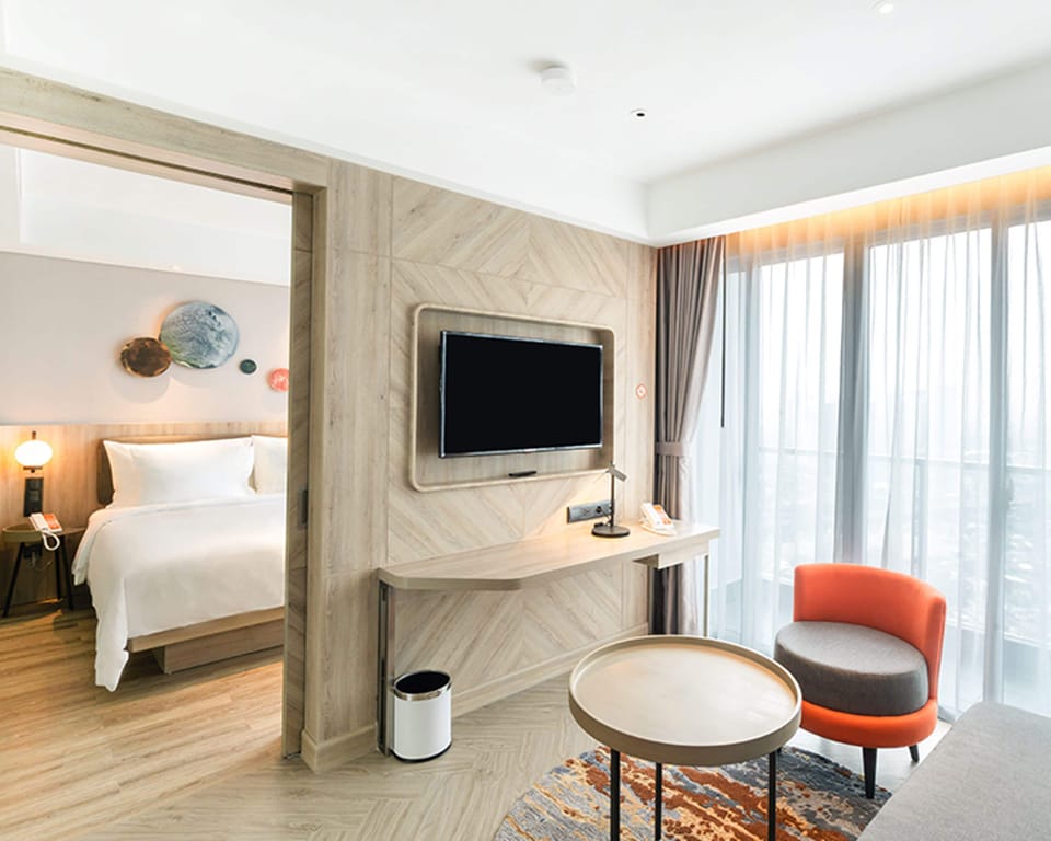 Suite, 1 Bedroom | Living room | 32-inch LED TV with cable channels, TV