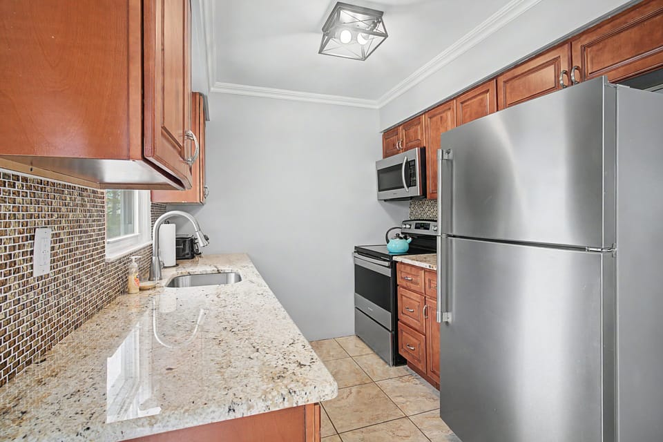 Full kitchen