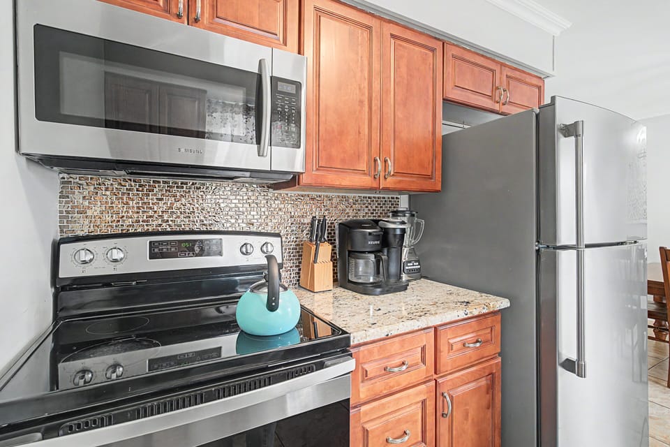 Full kitchen