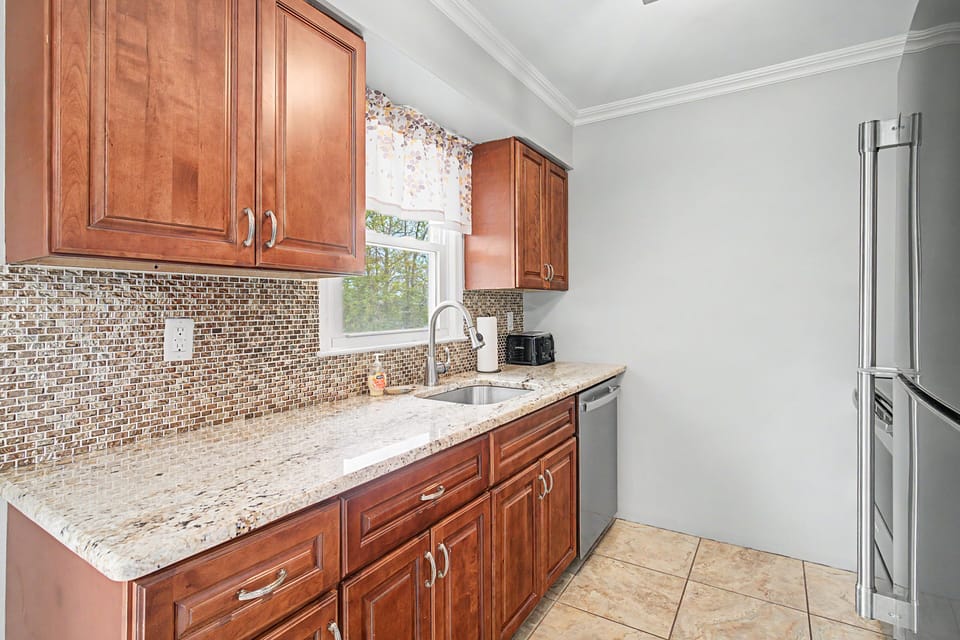Full kitchen