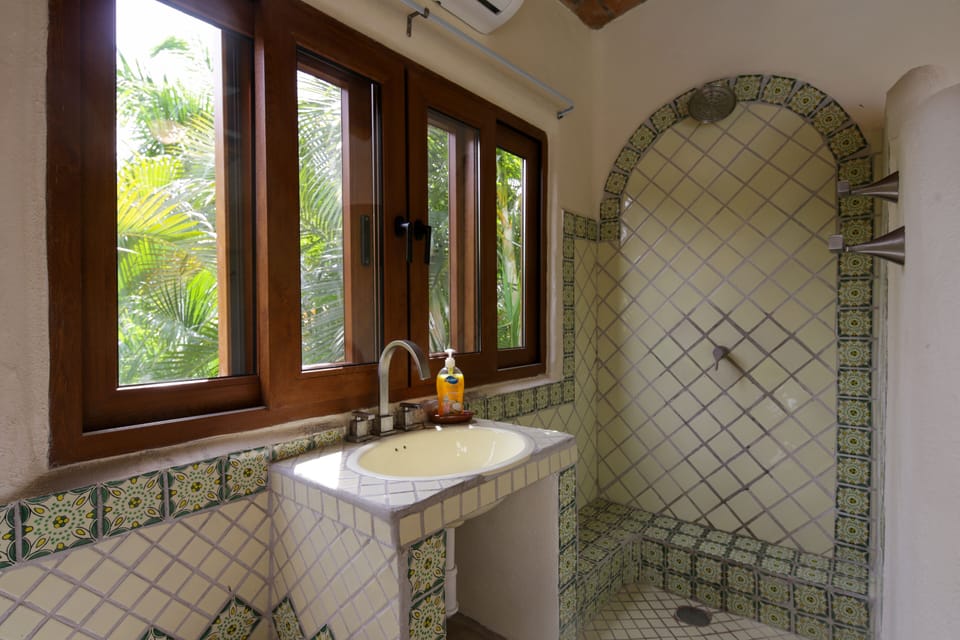 Bathroom 4: Attached to Flex/Kids Bedroom on Main Level