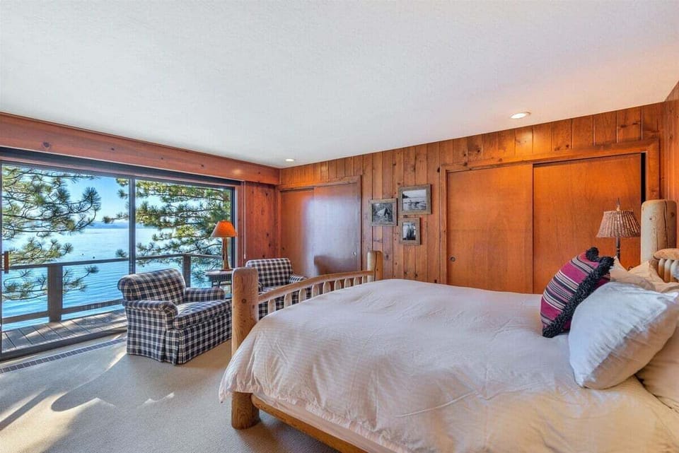 Master Bedroom with Lakeview